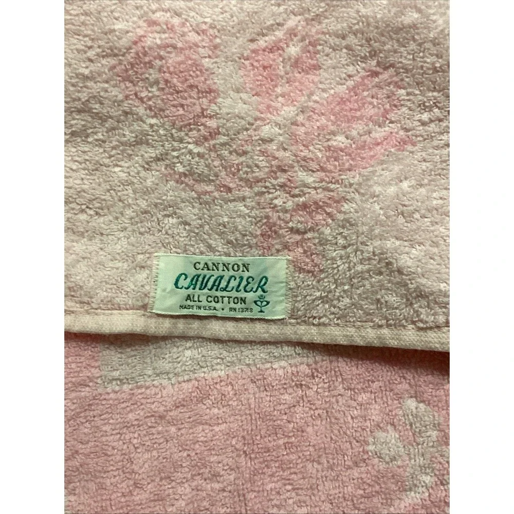 Vtg Cannon Cavalier USA Pink Textured Reverse Color Jacquard Floral Bath Towel
